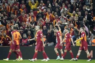 Trendyol Süper Lig: Galatasaray: 2 - RAMS Başakşehir: 0 (İlk yarı)
