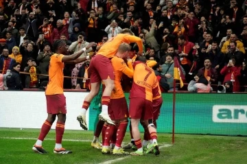 Trendyol Süper Lig: Galatasaray: 4 - Çaykur Rizespor: 1 (İlk yarı)
