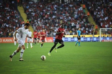 Trendyol Süper Lig: Gaziantep FK: 0 - Fatih Karagümrük: 0 (İlk yarı)
