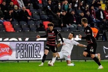 Trendyol Süper Lig: Gaziantep FK: 1 - Pendikspor: 0 (İlk yarı)
