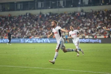 Trendyol Süper Lig: Hatayspor: 0 - Trabzonspor: 1 (İlk yarı)
