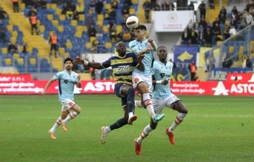 Trendyol Süper Lig: MKE Ankaragücü: 0 - Başakşehir: 0 (İlk yarı)
