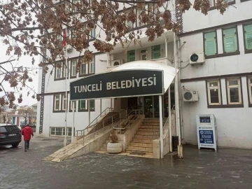 Tunceli Belediyesi hizmet binasının elektriği kesildi
