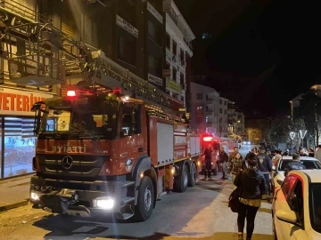 Tunceli’de bina boşluğunda yangın: Mahsur kalan evcil hayvanları itfaiye kurtardı
