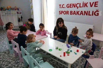 Tunceli’de depremzede öğrenciler için sınıf açıldı
