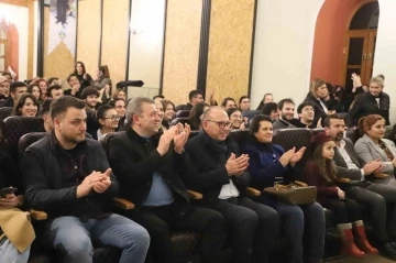 Turgutlu Belediyesi Atatürk Kültür Merkezi üniversite tiyatro grubu doğaçlama güldürdü
