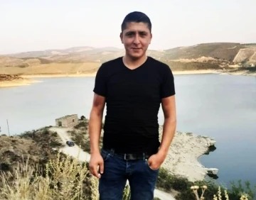 Turgutlu’da refüje çarpan motosikletin sürücüsü öldü, arkadaşı ağır yaralı
