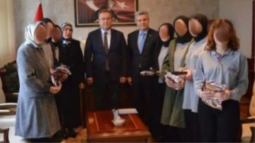 Türkiye üçüncüsü olan kız öğrencilerin yüzleri ilçe milli eğitim müdürlüğü tarafından sansürlendi 
