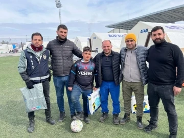 Türkiye yazılı topa vurmayan Enes Trabzonspor’un gönderdiği top ve formasına kavuştu
