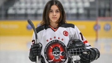 Türkiye'den Avrupa'ya transfer olan 15 yaşındaki buz hokeyi oyuncusu, gelecekten umutlu