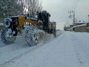 Tuşba Belediyesi’nin karla mücadele çalışması
