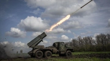 Ukrayna topçu birlikleri Donetsk bölgesinde faaliyetlerini yoğun şekilde sürdürüyor