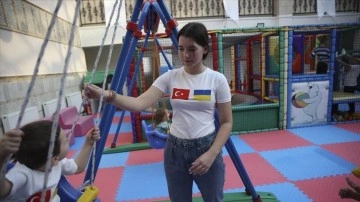 Ukrayna'dan Türkiye'ye getirilen 15 yaşındaki Eva'dan dünyaya 'savaşı durdurun&#