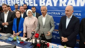 Ulaştırma ve Altyapı Bakanı Abdulkadir Uraloğlu, memleketinde vatandaşlarla bayramlaştı

