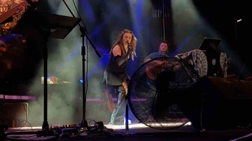 Ünlü şarkıcı Ceylan Ertem Safranbolu’da sahne aldı
