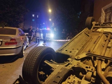 Üsküdar’da park halindeki araca çarpan otomobil takla attı: 1 yaralı

