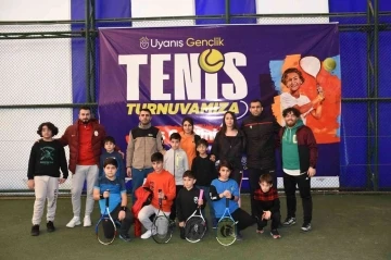 ’Uyanış Gençlik’ tenis turnuvası başladı
