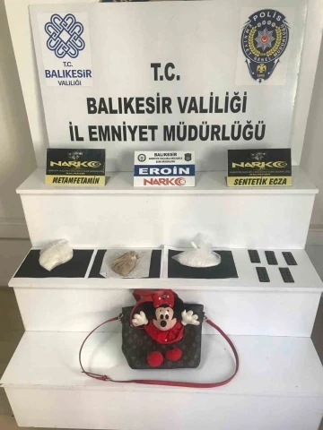 Mickey Mouse karakterini zula olarak kullanıp uyuşturucu sakladı