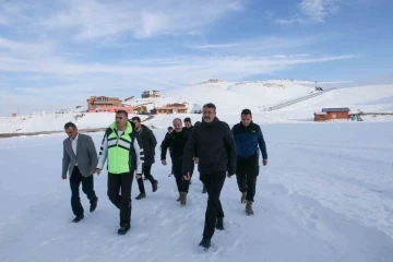 Vali Ali Çelik, yatırımcıları ve kayak severleri Hakkari’ye davet etti
