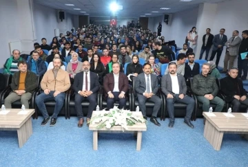 Vali Aydoğan, Eczacılık Fakültesi öğrencileriyle söyleşide bulundu
