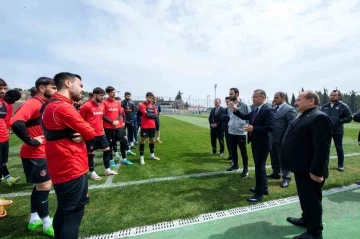 Vali Çeber’den Gaziantep FK’ya moral ziyareti
