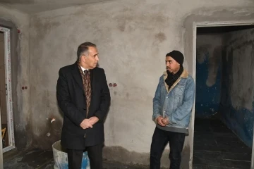 Vali Çuhadar, kanser hastası için yaptırılan evi inceledi
