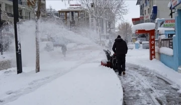 Van Büyükşehir Belediyesi’nden nisan ayında karla mücadele çalışması
