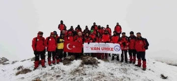 Van’da 36 UMKE gönüllüsü Gören Dağı’na tırmandı
