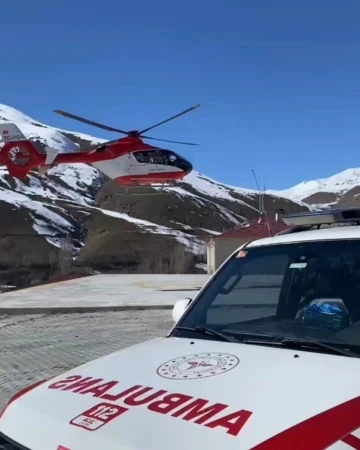 Van’da ambulans helikopter yüksekten düşen hasta için havalandı

