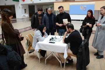 Yabancı Diller Kulübü’nün düzenlediği satranç turnuvası sona erdi
