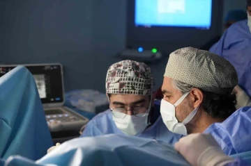Yabancı ülkelerden doktorlar, şehir hastanesindeki ameliyatları izlemek için sıraya girmeye başladı
