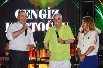 Yalova’da kurtuluş kutlaması Cengiz Kurtoğlu’yla final yaptı
