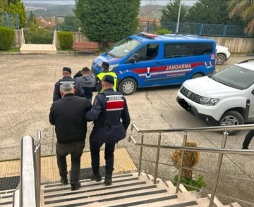 Yalova’da sahte plakalı minibüslerle soygun yapan 2 hırsız tutuklandı
