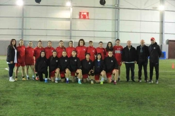 Yalovaspor Kadın Futbol Takımı ilk maçına çıkmaya hazırlanıyor
