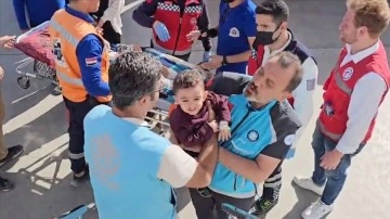 Yaralı 3 Gazzeli çocuk, Sağlık Bakanlığına ait ambulans uçakla Türkiye'ye getiriliyor