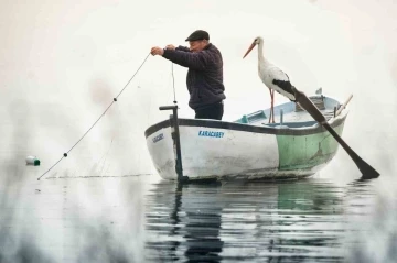 Bursa'nın simgesi olan Yaren Leylek 13. kez Balıkçı Adem Amca’ya kavuştu