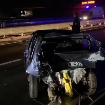 Yeni açılan köprülü kavşakta iki otomobil çarpıştı: 5 hafif yaralı
