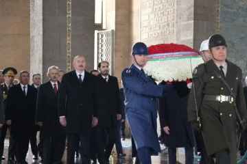 Yeniden Cumhurbaşkanı seçilen İlham Aliyev, ilk ziyaretini Anıtkabir'e gerçekleştirdi