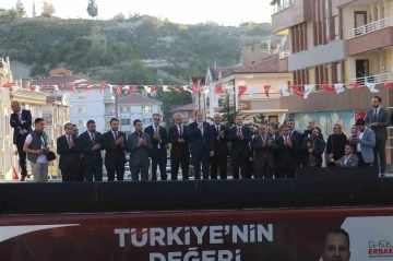 Yeniden Refah Partisi lideri Erbakan: &quot;(Kılıçdaroğlu) Biz borçtan kurtulmaya çalışıyoruz, sen 300 milyar dolar borç getiriyorsun&quot;
