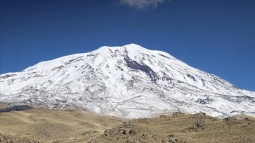Yerli ve yabancı akademisyenler karla kaplı Ağrı Dağı'nın eteklerini gezdi