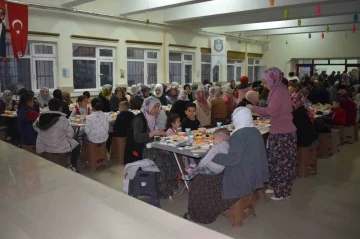 Yeşilgölcük Anadolu İmam Hatip Lisesi’nden bin kişilik iftar yemeği

