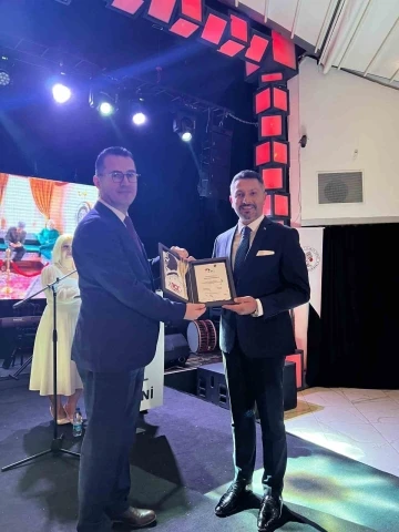 ‘Yılın Belediye Başkanı’ ödülü Hamid Yüzügüllü’ye
