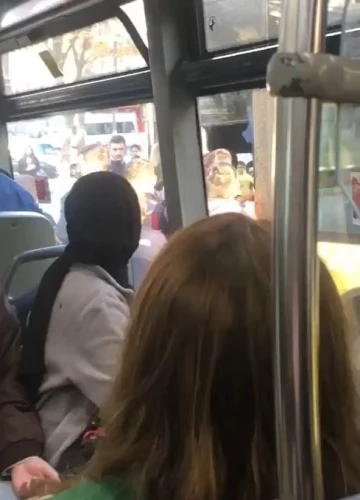 Yol verme tartışmasında şoförü darp edip İETT otobüsünü taşladılar
