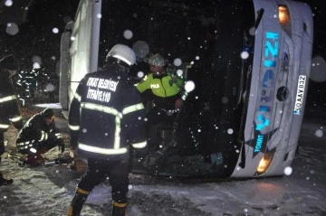 Yolcu otobüsü devrildi: 1 ölü 13 yaralı 