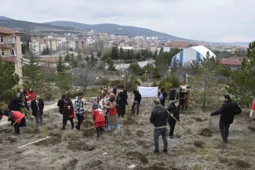 Yozgat’ta 300 fidan, depremde hayatını kaybeden kadınlar anısına toprakla buluştu
