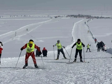 Yüksekova’da düzenlenen Türkiye kayaklı koşu eleme yarışması sona erdi
