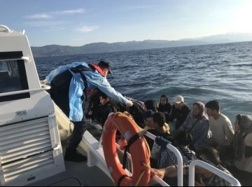 Yunan unsurlarınca ölüme terk edilen 39 kaçak göçmen kurtarıldı

