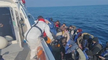 Çanakkale'de Yunan'ın geri ittiği göçmenler kurtarıldı