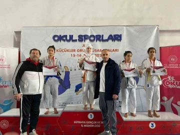Yunusemreli küçük judocular Kütahya’da 5 madalya kazandı
