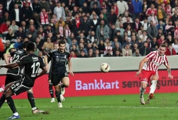 Ziraat Türkiye Kupası: Antalyaspor: 1 - Beşiktaş: 0 (İlk yarı)